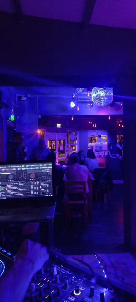 Vendo fondo de comercio Bar-Cafeteria