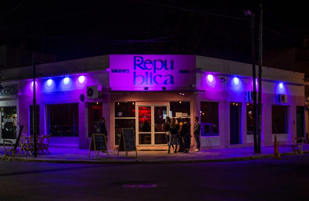 Vendo fondo de comercio Bar-Cafeteria