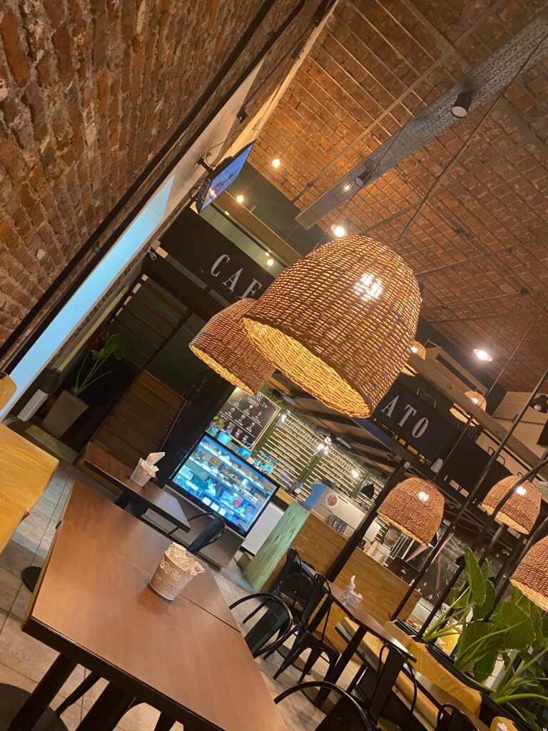 Tomassi gelateria y caffeteria