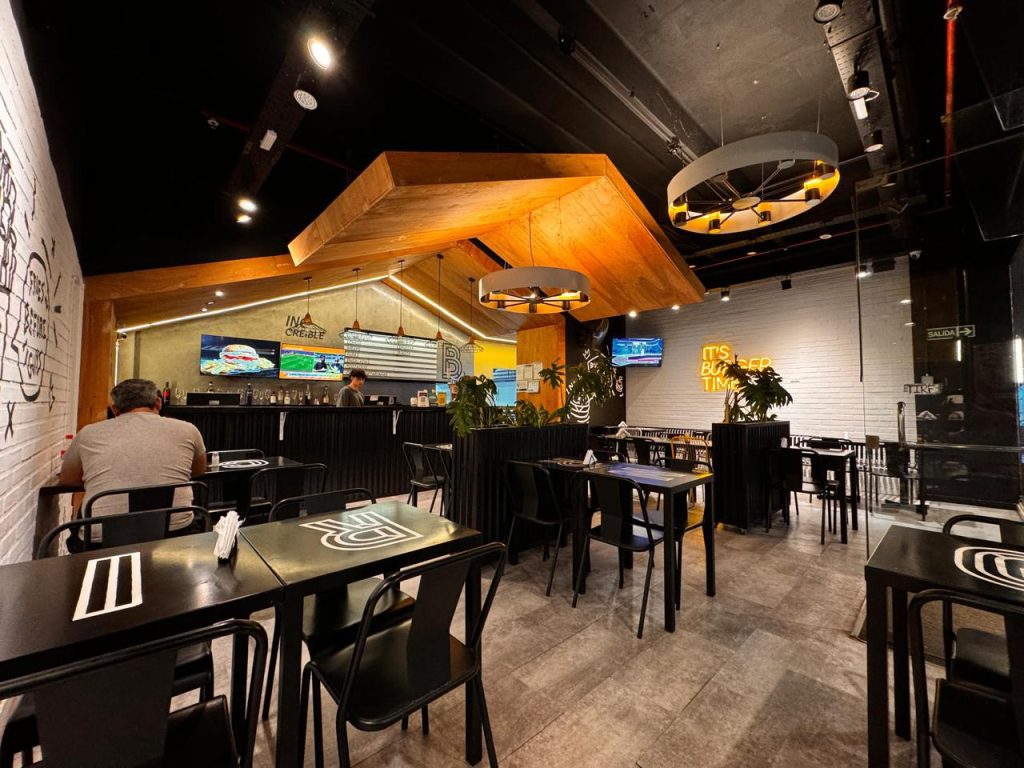 Hamburgueseria en shopping Villa Rivera Indarte