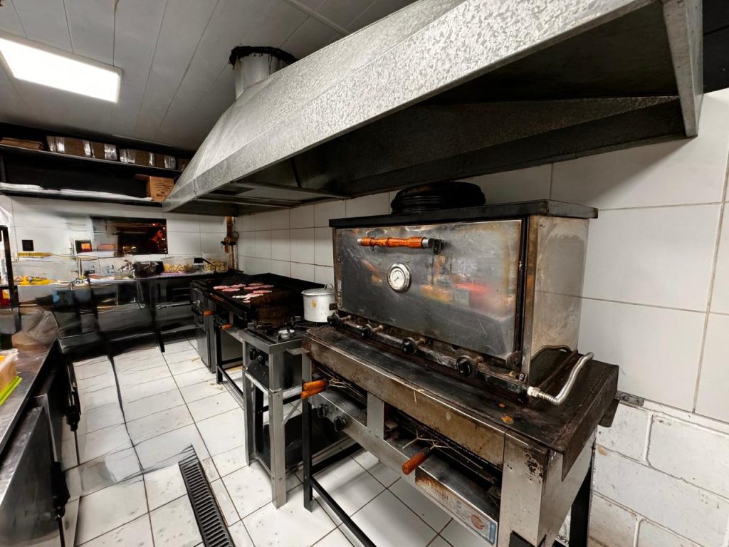 Hamburgueseria en shopping Villa Rivera Indarte