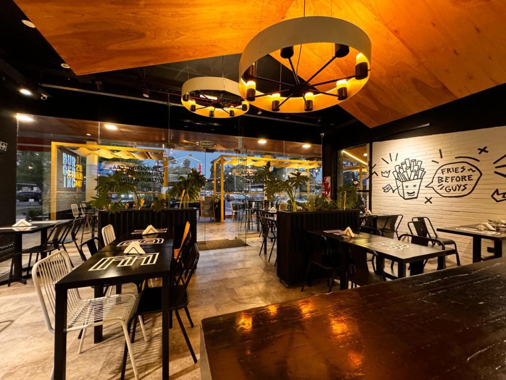 Hamburgueseria en shopping Villa Rivera Indarte