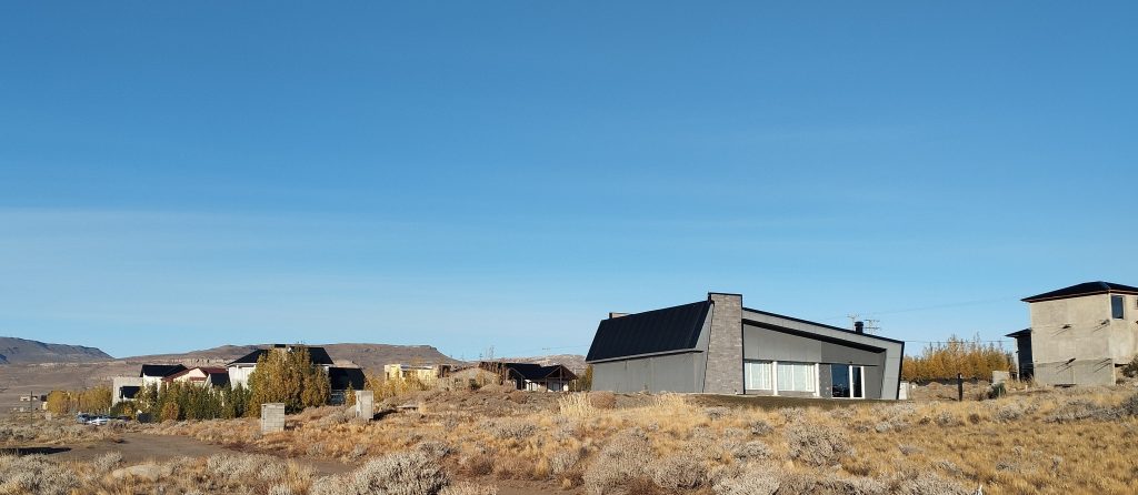 DUEÑO VENDE TERRENO FRENTE AL LAGO B° RESIDENCIAL - EL CALAFATE