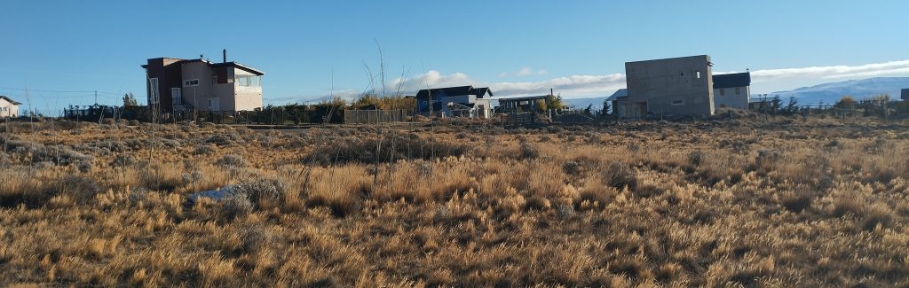 DUEÑO VENDE TERRENO FRENTE AL LAGO B° RESIDENCIAL - EL CALAFATE