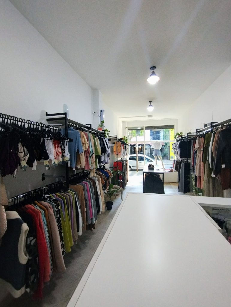 Vendo Fondo de comercio indumentaria femenina