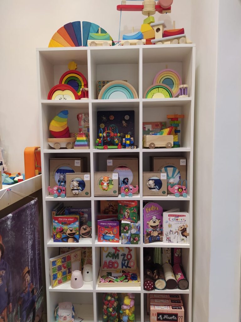 STOCK COMPLETO LOCAL INDUMENTARIA INFANTIL Y JUGUETES