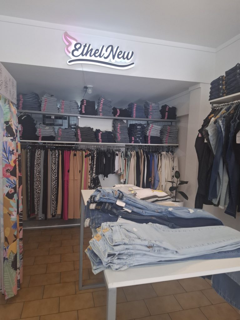 Excelente oportunidad! venta de marca, 4 años de antiguedad. Indumentaria Fem