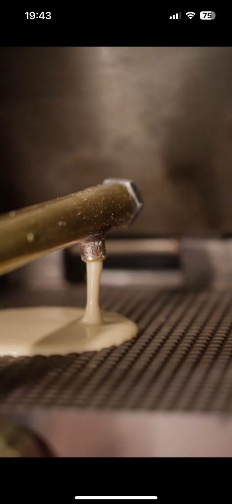 Maquina para fabricar cubanitos, cucuruchos, capelinas, barquillos etc