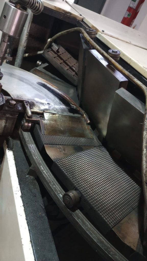 Maquina para fabricar cubanitos, cucuruchos, capelinas, barquillos etc