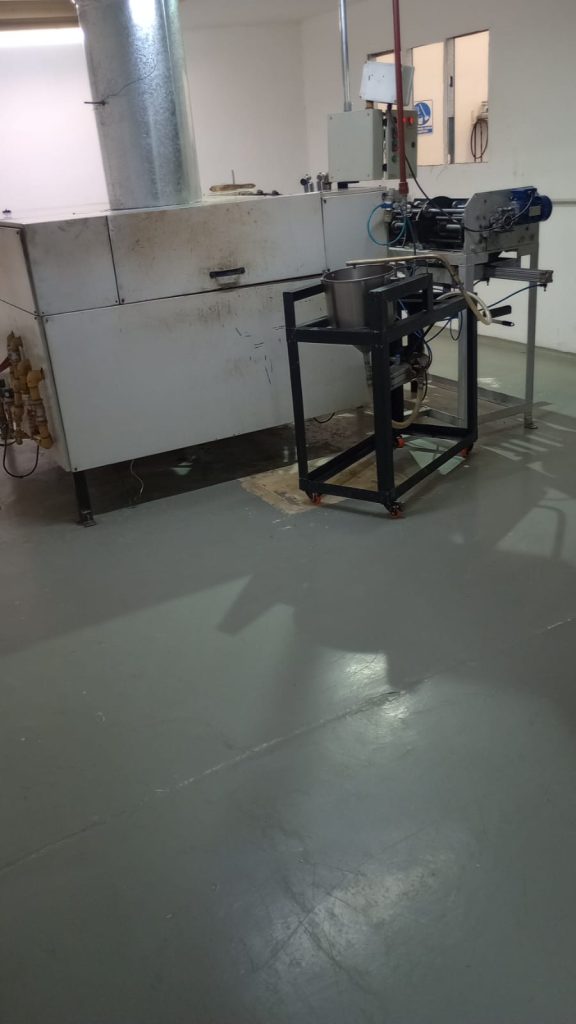 Maquina para fabricar cubanitos, cucuruchos, capelinas, barquillos etc