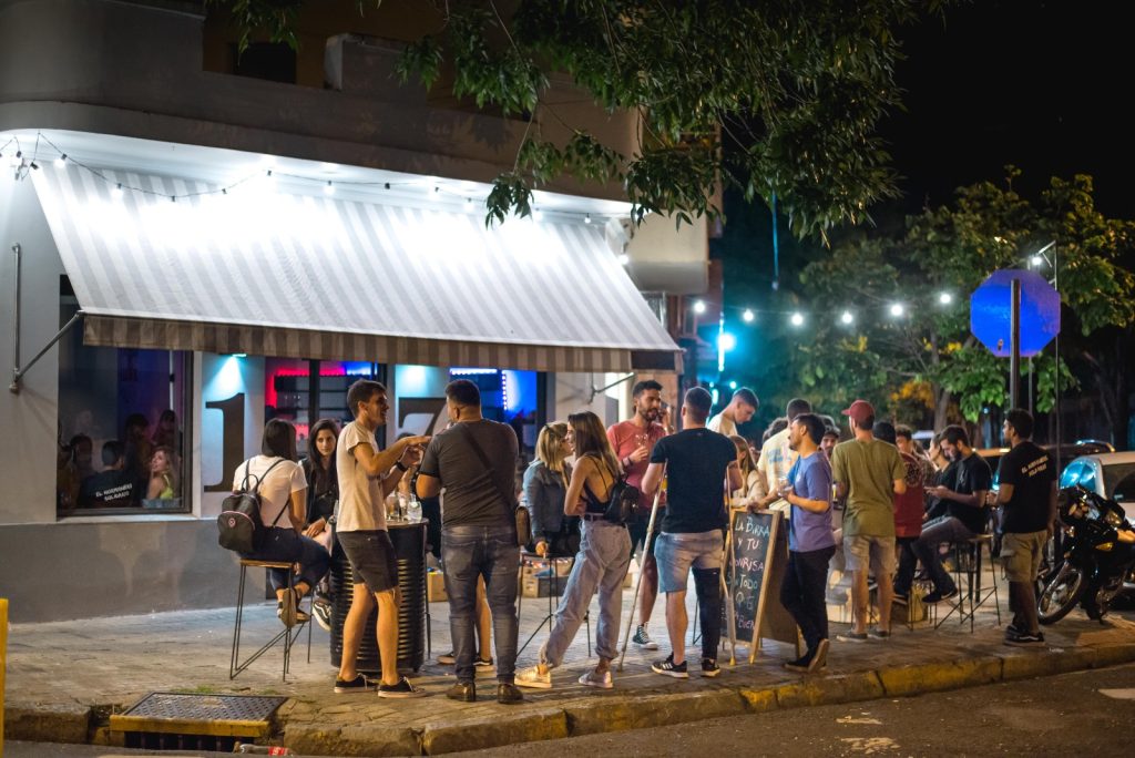 Venta fondo de comercio de bar, cafetería y cervecería en Pichincha,habilitación