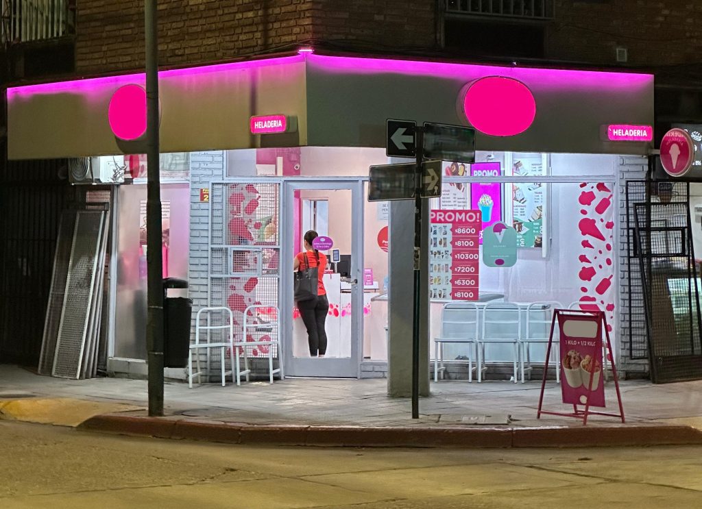 ¡Oportunidad Única! Heladería en Funcionamiento - Mas de 10 años de trayectoria.