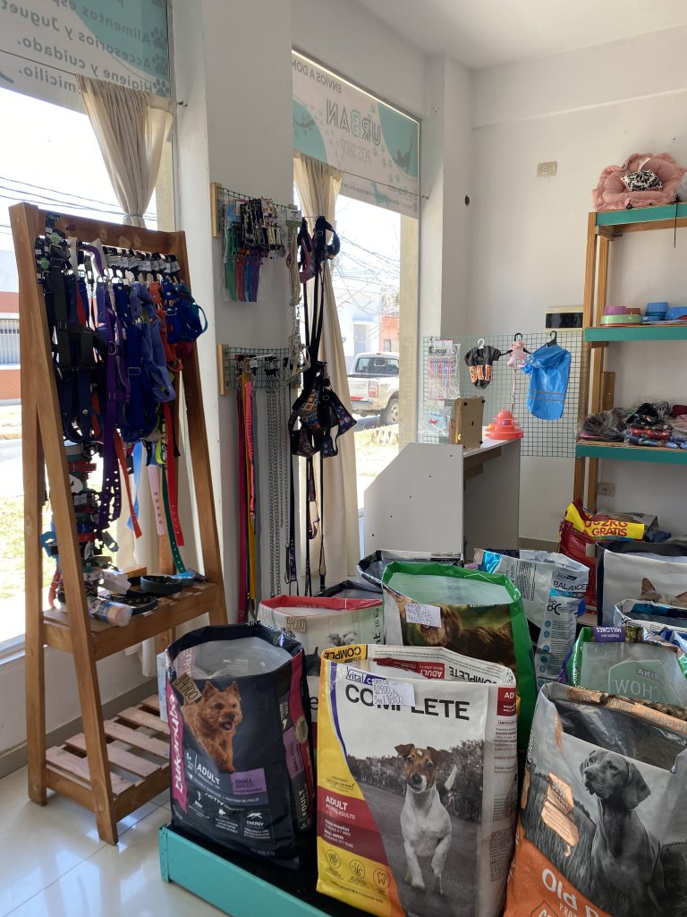 Peluquería canina y pet shop