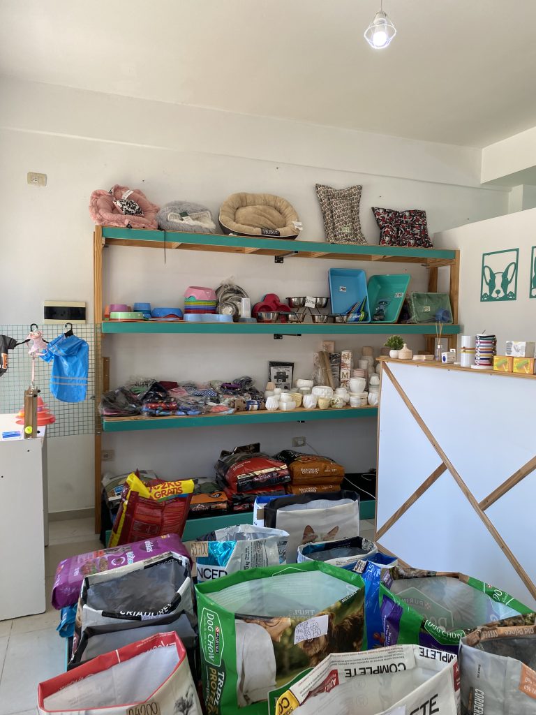 Peluquería canina y pet shop