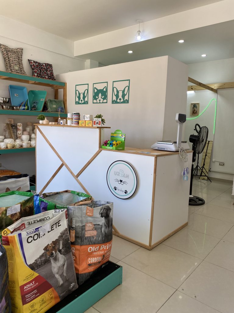 Peluquería canina y pet shop